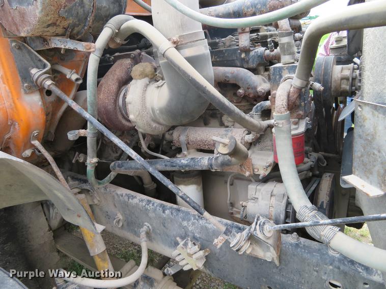 image for item DI9859 1989 International 8300 semi truck