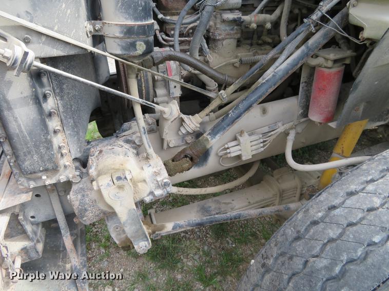 image for item DI9859 1989 International 8300 semi truck