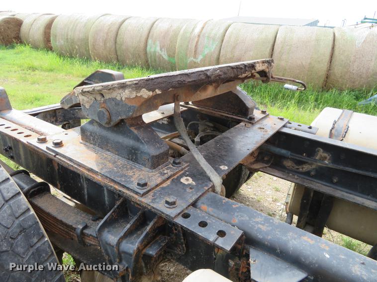 image for item DI9859 1989 International 8300 semi truck