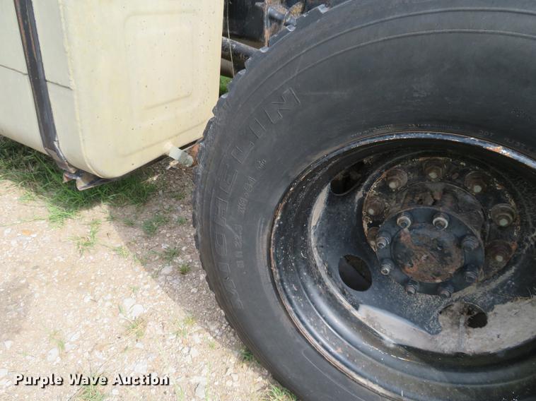 image for item DI9859 1989 International 8300 semi truck