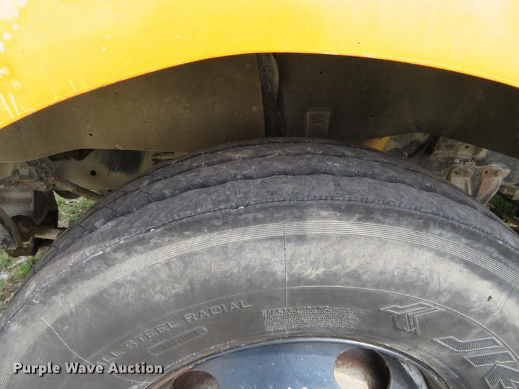 image for item DI9859 1989 International 8300 semi truck