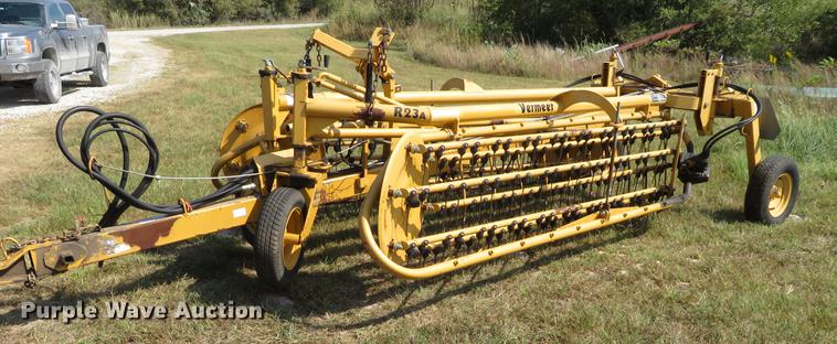 image for item DI9876 Vermeer R23A hay rake