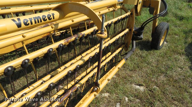 image for item DI9876 Vermeer R23A hay rake