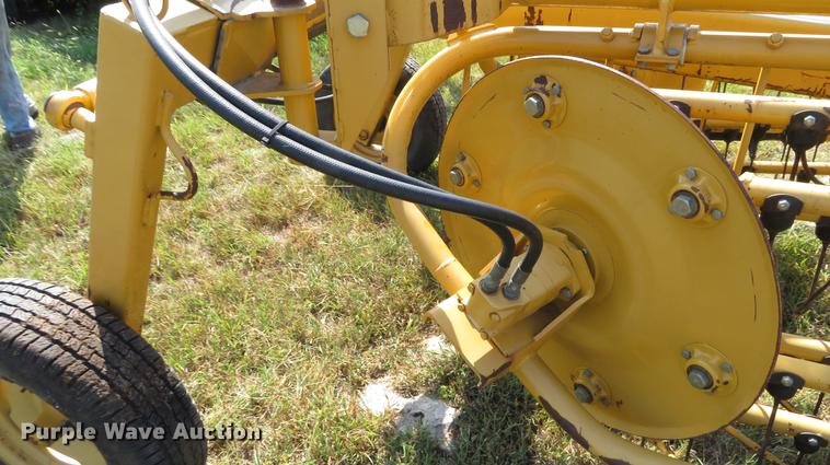 image for item DI9876 Vermeer R23A hay rake