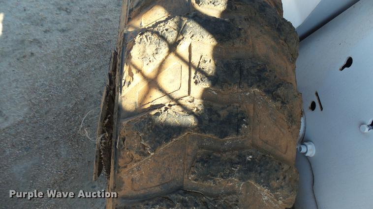 image for item DW9071 Bobcat skid steer