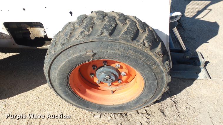 image for item DW9071 Bobcat skid steer