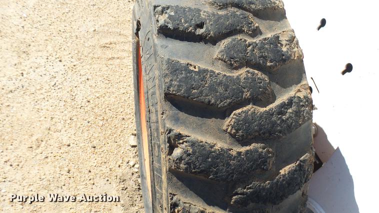 image for item DW9071 Bobcat skid steer