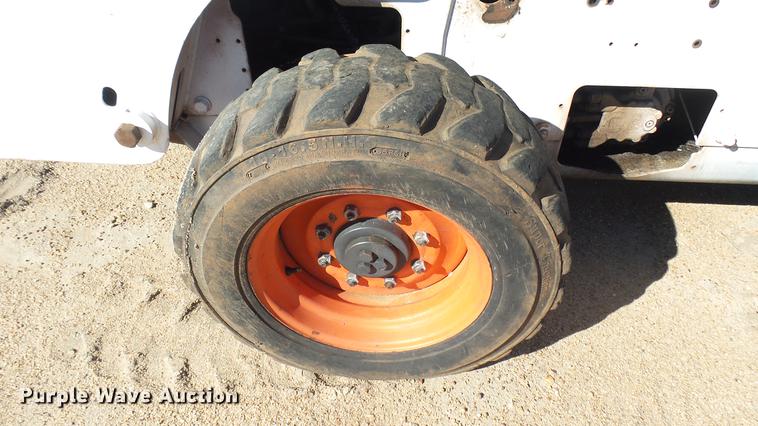 image for item DW9071 Bobcat skid steer