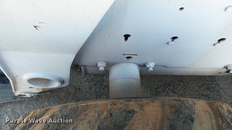 image for item DW9071 Bobcat skid steer