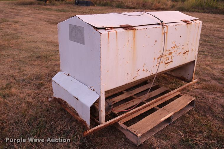 Bar Six Cake Feeder Item Dw9777 Sold October 18 Ag Equi
