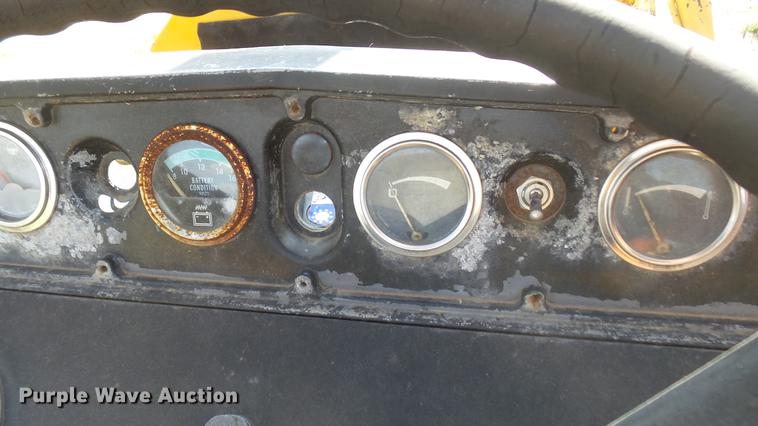 image for item EB9172 International 2400 Series B tractor