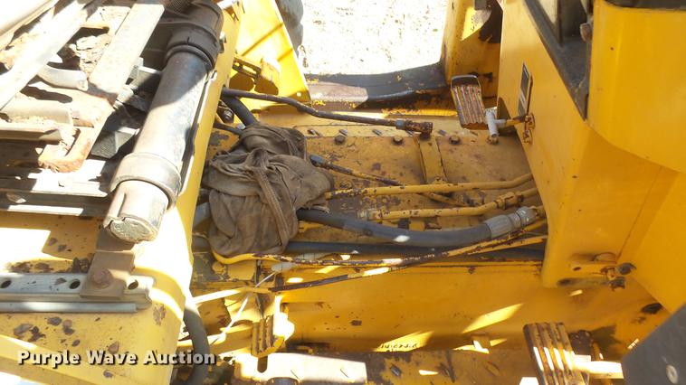 image for item EB9172 International 2400 Series B tractor