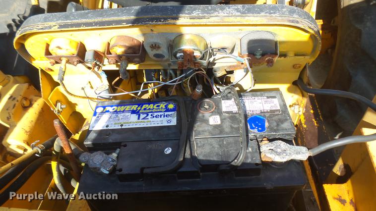 image for item EB9172 International 2400 Series B tractor