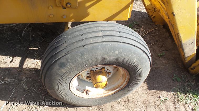 image for item EB9172 International 2400 Series B tractor