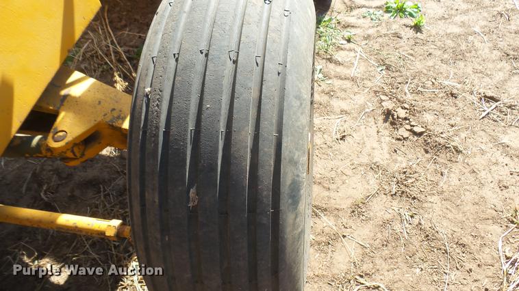 image for item EB9172 International 2400 Series B tractor