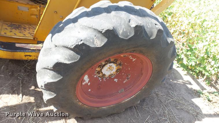 image for item EB9172 International 2400 Series B tractor