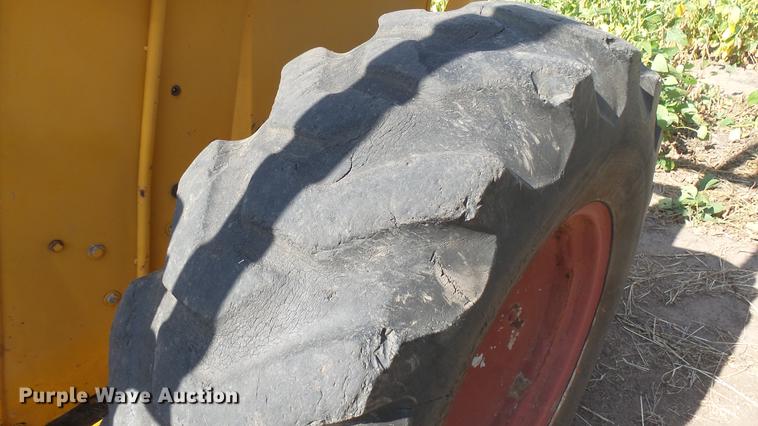 image for item EB9172 International 2400 Series B tractor