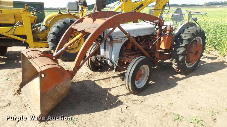 image for item EB9205 Ford 9N tractor