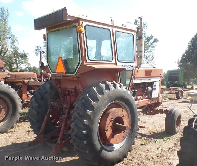 image for item EB9206 International 966 tractor