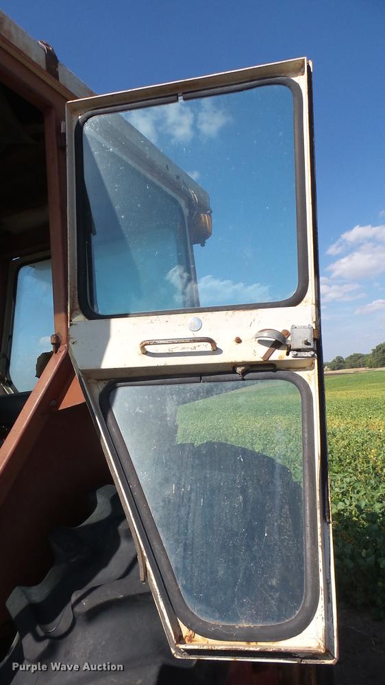 image for item EB9206 International 966 tractor