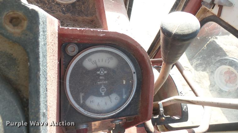 image for item EB9206 International 966 tractor