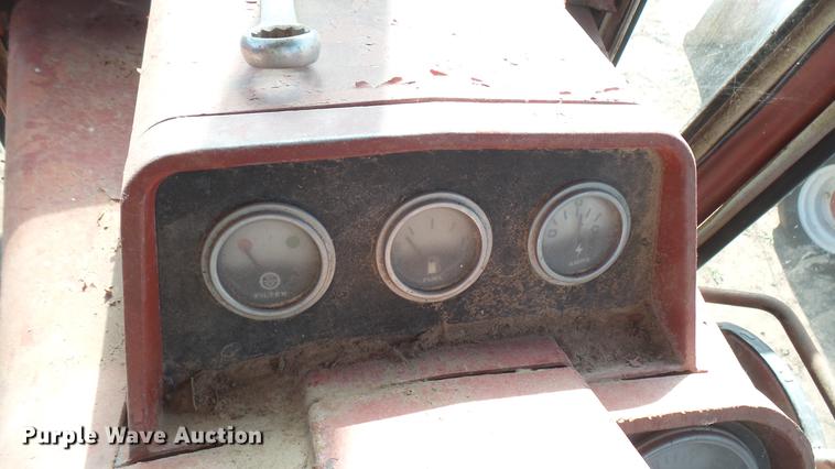 image for item EB9206 International 966 tractor