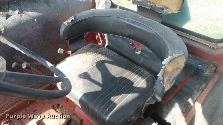 image for item EB9206 International 966 tractor