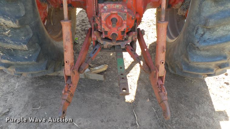 image for item EB9206 International 966 tractor