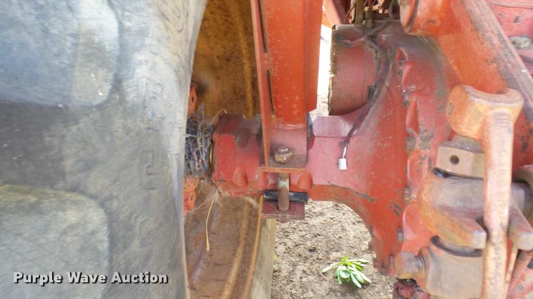 image for item EB9206 International 966 tractor