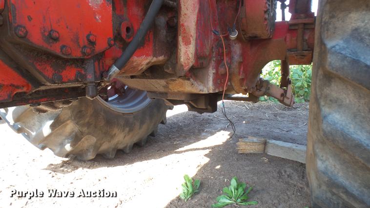 image for item EB9206 International 966 tractor