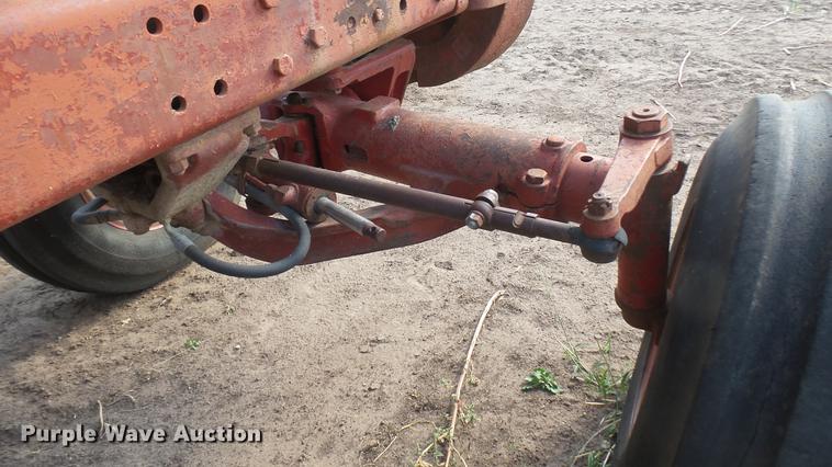 image for item EB9206 International 966 tractor