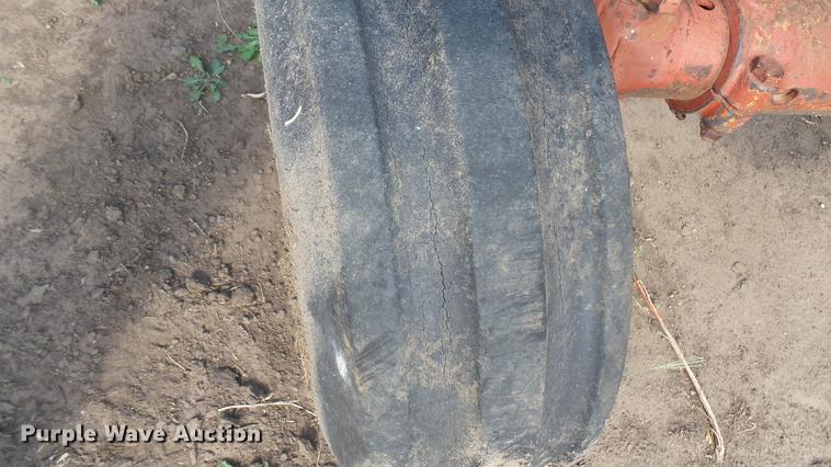 image for item EB9206 International 966 tractor