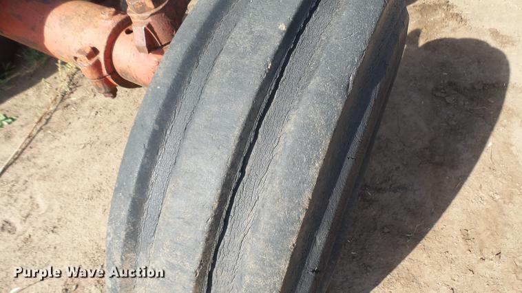 image for item EB9206 International 966 tractor