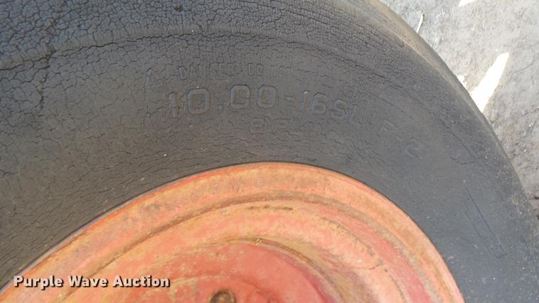 image for item EB9206 International 966 tractor