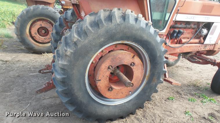 image for item EB9206 International 966 tractor