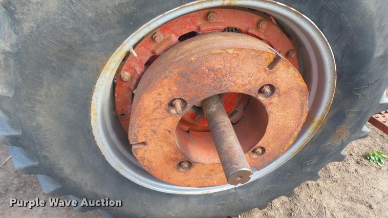 image for item EB9206 International 966 tractor