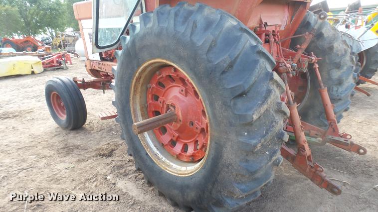 image for item EB9206 International 966 tractor