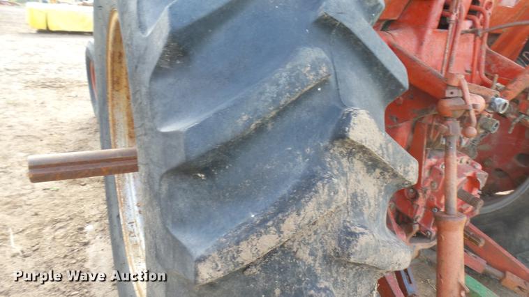 image for item EB9206 International 966 tractor