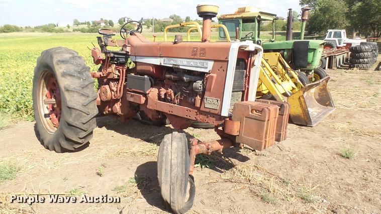 image for item EB9208 Farmall F1206 tractor