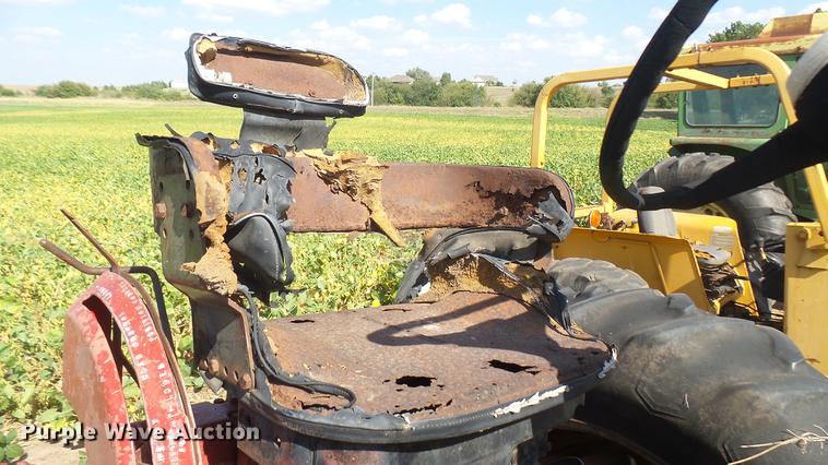 image for item EB9208 Farmall F1206 tractor