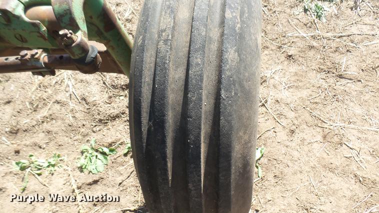 image for item EB9209 John Deere 4320 tractor