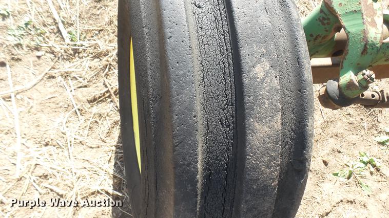 image for item EB9209 John Deere 4320 tractor