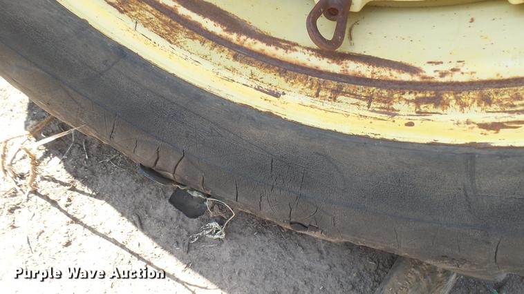 image for item EB9209 John Deere 4320 tractor