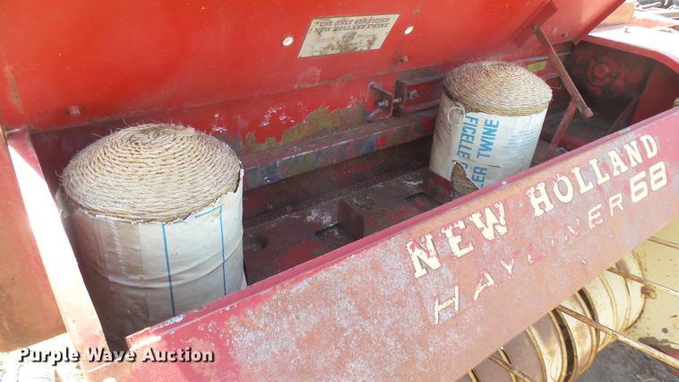 image for item EB9229 New Holland Hayliner 68 square baler