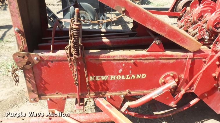 image for item EB9229 New Holland Hayliner 68 square baler