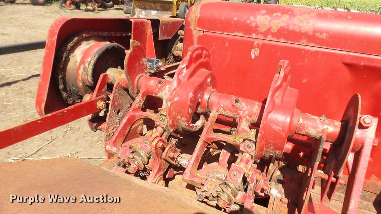 image for item EB9229 New Holland Hayliner 68 square baler