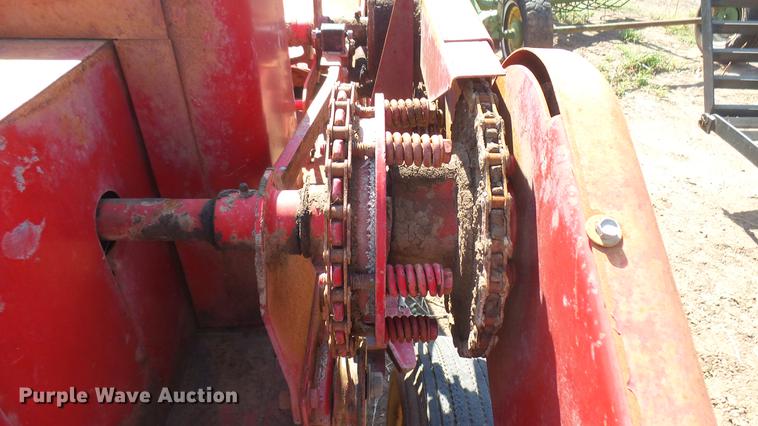 image for item EB9229 New Holland Hayliner 68 square baler