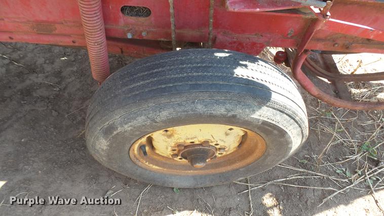 image for item EB9229 New Holland Hayliner 68 square baler