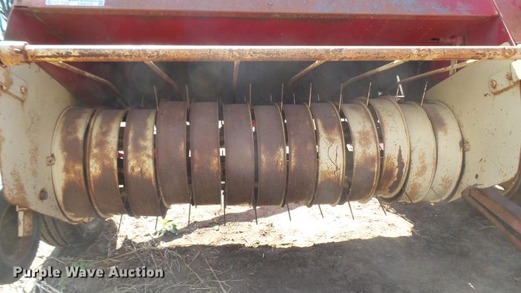 image for item EB9229 New Holland Hayliner 68 square baler