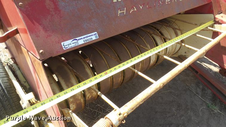 image for item EB9229 New Holland Hayliner 68 square baler
